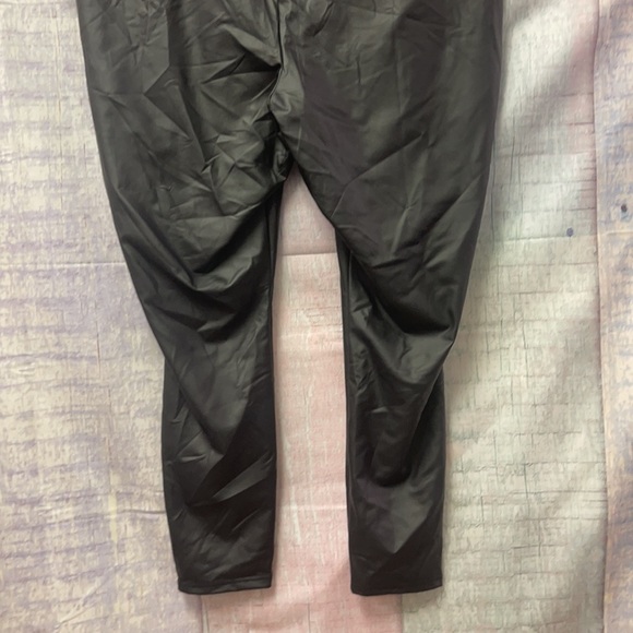 Brand new Woman’s Simply Vera Vera Wang pants - Picture 10 of 13